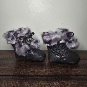 Stuart Weitzmann Baby Infant Black Quilted Sparkle Fur Pom Pom Booties Size 1